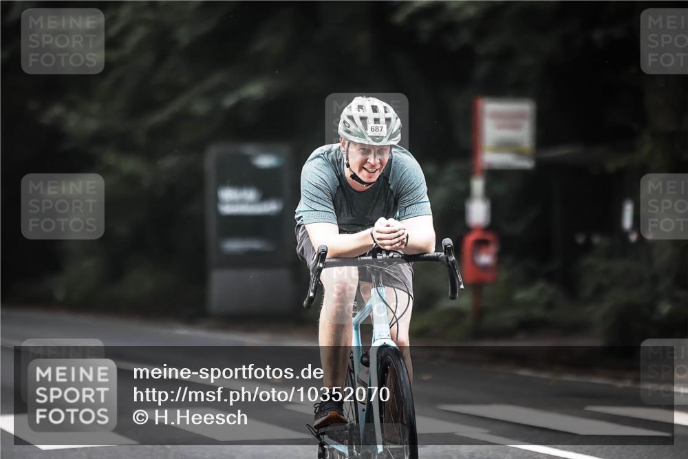 13.09.2026 - Stadtparktriathlon H.Heesch http://msf.ph/oto/10352070 13.09.2026 11:06:15 Radfahren 376, 427, 564, 582, 665, 687, 696 meine-sportfotos.de