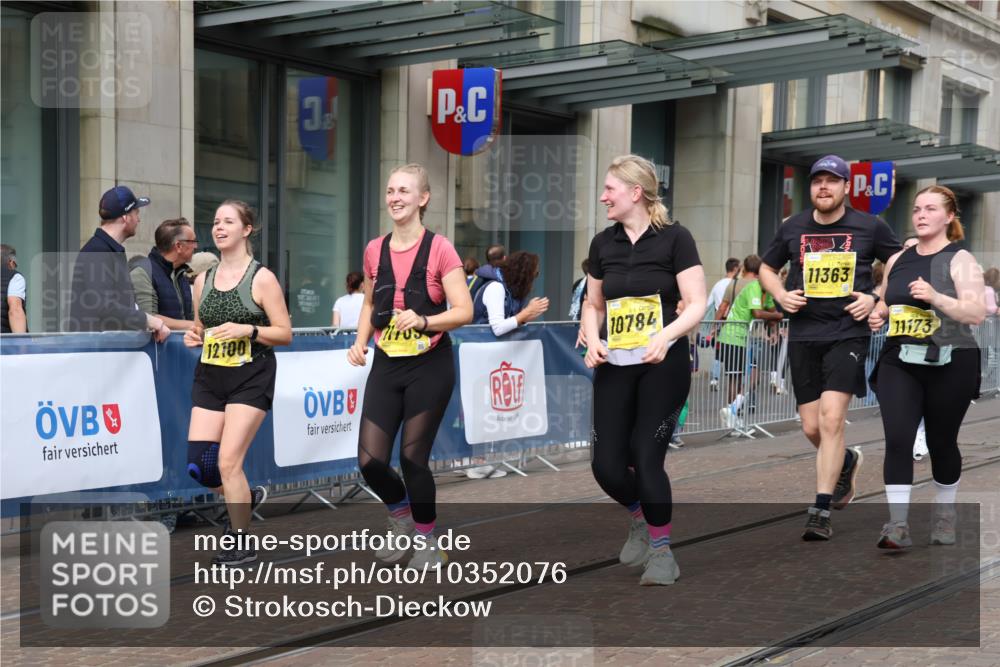 13.09.2026 - 21. swb-Marathon Bremen Strokosch-Dieckow http://msf.ph/oto/10352076 13.09.2026 11:14:13 Ziel 10303, 10395, 10396, 10519, 10586, 10705, 10722, 10784, 11041, 11140, 11173, 11186, 11363, 11408, 11703, 12100, 12112, 12431, 10402, 10491, 10586, 10799, 10854, 10880, 11027, 11233, 11535, 11864, 11902 meine-sportfotos.de