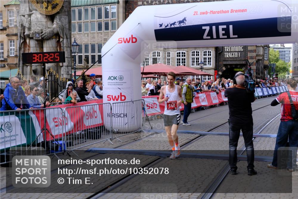 13.09.2026 - 21. swb-Marathon Bremen Tim E. http://msf.ph/oto/10352078 13.09.2026 12:33:14 Ziel 822 meine-sportfotos.de