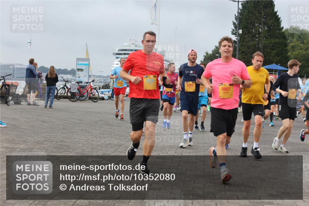 13.09.2026 - Kiel Lauf Andreas Tolksdorf http://msf.ph/oto/10352080 13.09.2026 09:56:21 Kiellinie 9567, 1938, 9867, 1969 meine-sportfotos.de