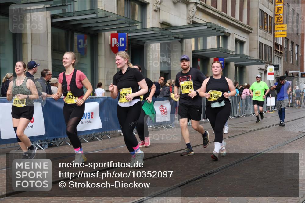 13.09.2026 - 21. swb-Marathon Bremen Strokosch-Dieckow http://msf.ph/oto/10352097 13.09.2026 11:14:13 Ziel 10303, 10395, 10396, 10519, 10586, 10705, 10722, 10784, 11041, 11140, 11173, 11186, 11363, 11408, 11703, 12100, 12112, 12431, 10402, 10491, 10586, 10799, 10854, 10880, 11027, 11233, 11535, 11864, 11902 meine-sportfotos.de