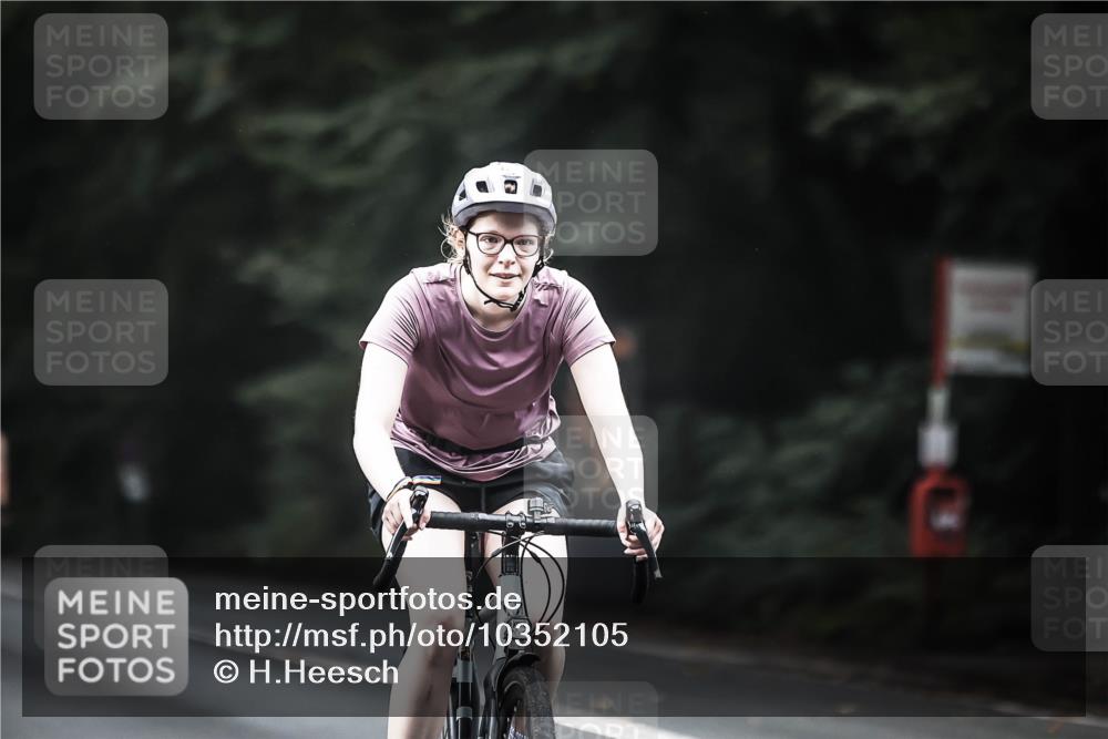 13.09.2026 - Stadtparktriathlon H.Heesch http://msf.ph/oto/10352105 13.09.2026 11:06:19 Radfahren 427, 544, 564, 665, 687, 696 meine-sportfotos.de