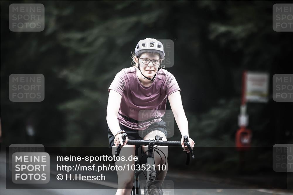 13.09.2026 - Stadtparktriathlon H.Heesch http://msf.ph/oto/10352110 13.09.2026 11:06:19 Radfahren 427, 544, 564, 665, 687, 696 meine-sportfotos.de