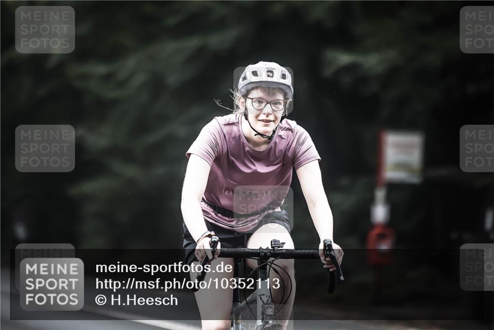 13.09.2026 - Stadtparktriathlon H.Heesch http://msf.ph/oto/10352113 13.09.2026 11:06:19 Radfahren 427, 544, 564, 665, 687, 696 meine-sportfotos.de