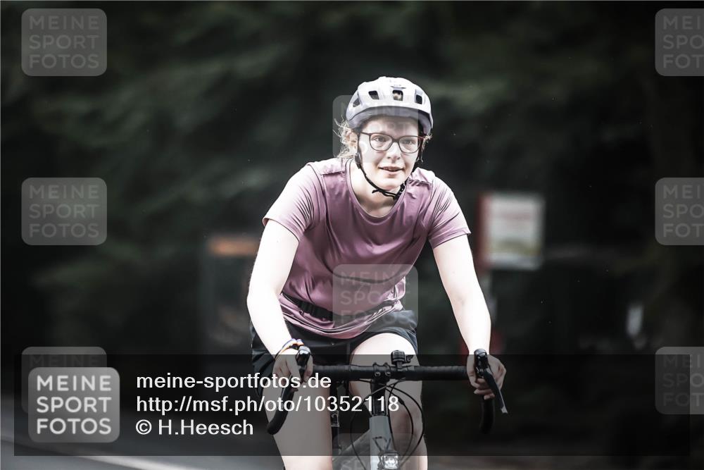 13.09.2026 - Stadtparktriathlon H.Heesch http://msf.ph/oto/10352118 13.09.2026 11:06:19 Radfahren 427, 544, 564, 665, 687, 696 meine-sportfotos.de
