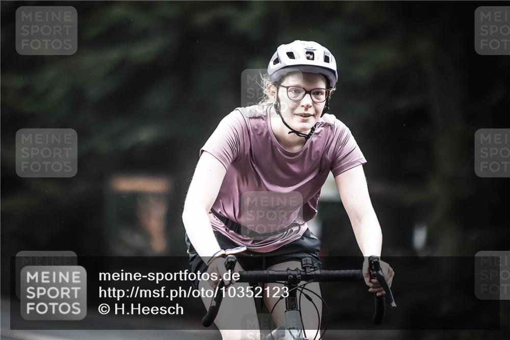 13.09.2026 - Stadtparktriathlon H.Heesch http://msf.ph/oto/10352123 13.09.2026 11:06:20 Radfahren 427, 544, 564, 687 meine-sportfotos.de