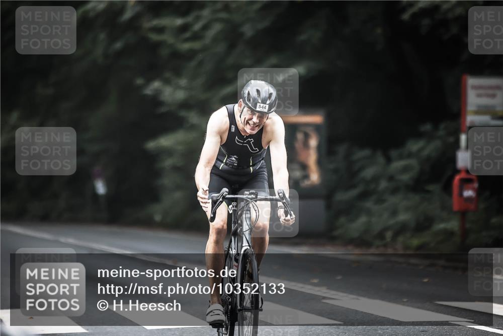 13.09.2026 - Stadtparktriathlon H.Heesch http://msf.ph/oto/10352133 13.09.2026 11:06:22 Radfahren 427, 544, 564, 632 meine-sportfotos.de