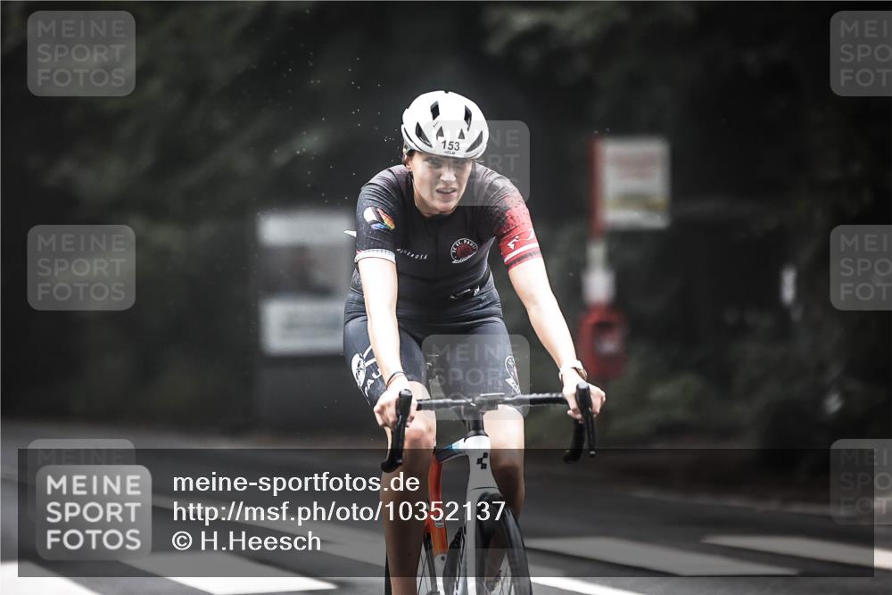 13.09.2026 - Stadtparktriathlon H.Heesch http://msf.ph/oto/10352137 13.09.2026 09:27:16 Radfahren 105, 110, 112, 121, 141, 153 meine-sportfotos.de