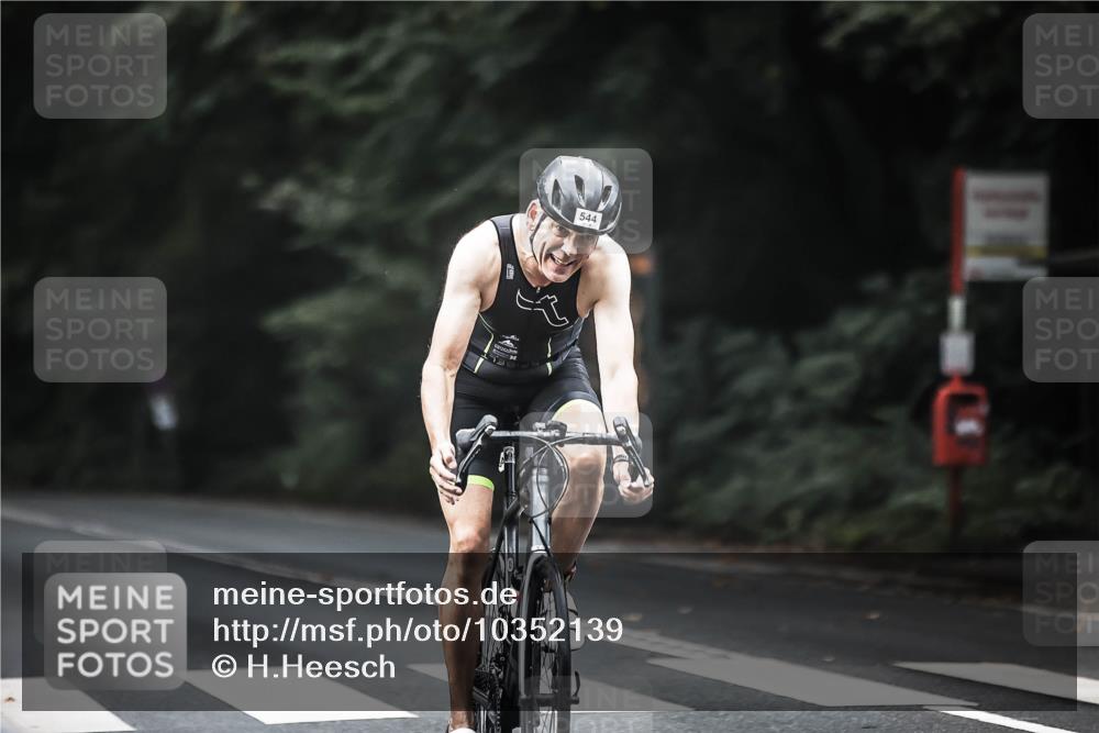 13.09.2026 - Stadtparktriathlon H.Heesch http://msf.ph/oto/10352139 13.09.2026 11:06:22 Radfahren 427, 544, 564, 632 meine-sportfotos.de