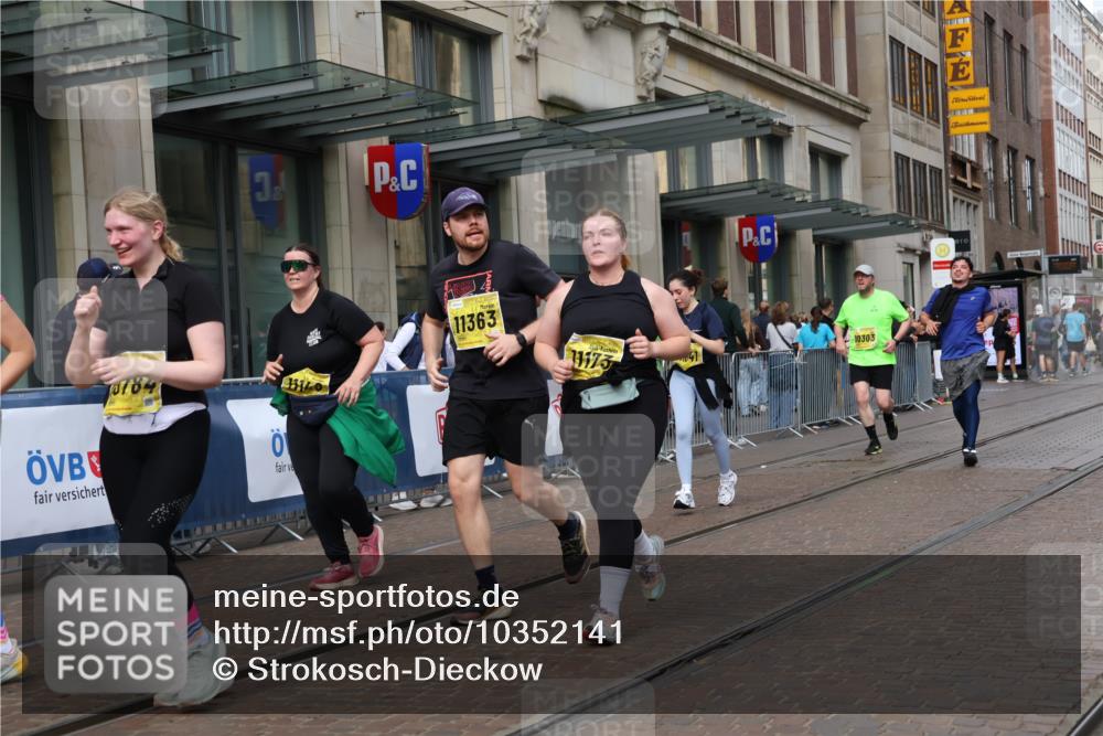 13.09.2026 - 21. swb-Marathon Bremen Strokosch-Dieckow http://msf.ph/oto/10352141 13.09.2026 11:14:14 Ziel 10303, 10395, 10396, 10519, 10705, 10722, 10784, 11041, 11140, 11173, 11186, 11363, 11408, 11703, 12100, 12112, 12431, 10402, 10491, 10586, 10799, 10854, 10880, 11027, 11233, 11535, 11864, 11902 meine-sportfotos.de