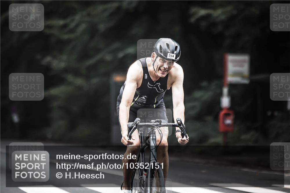 13.09.2026 - Stadtparktriathlon H.Heesch http://msf.ph/oto/10352151 13.09.2026 11:06:23 Radfahren 427, 544, 564, 632 meine-sportfotos.de