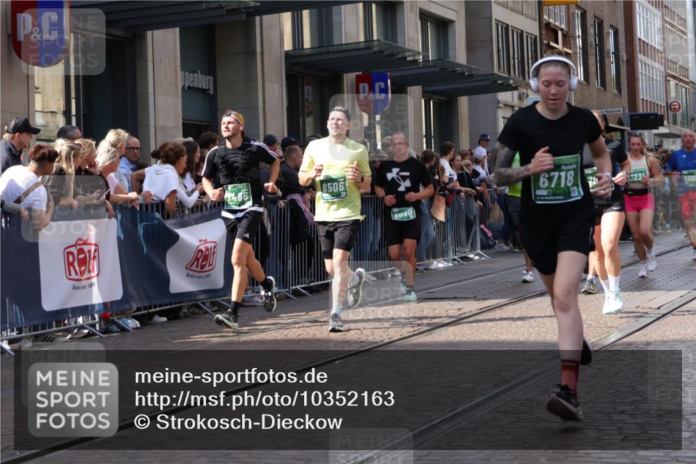 13.09.2026 - 21. swb-Marathon Bremen Strokosch-Dieckow http://msf.ph/oto/10352163 13.09.2026 13:32:26 Ziel 891, 1437, 1687, 2611, 2638, 2992, 3354, 3878, 3895, 3902, 4233, 4323, 4862, 5009, 5398, 5581, 5657, 6018, 6583, 6718, 6760, 6786, 7016, 7466, 7758, 7990, 8344, 8367, 8506, 8957, 9175, 10048, 13164, 13232, 13234, 13247, 287, 1369, 2292, 2293, 2310, 2910, 3402, 3429, 3441, 3650, 3922, 4057, 4263, 4380, 4471, 4566, 4655, 4835, 5281, 5628, 6258, 6475, 6518, 6593, 7182, 7818, 9394, 13182 meine-sportfotos.de