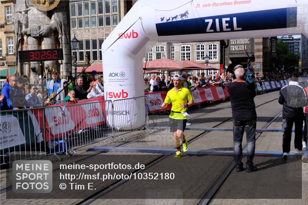 13.09.2026 - 21. swb-Marathon Bremen Tim E. http://msf.ph/oto/10352180 13.09.2026 12:33:42 Ziel  meine-sportfotos.de