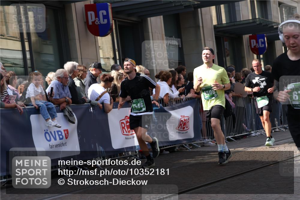 13.09.2026 - 21. swb-Marathon Bremen Strokosch-Dieckow http://msf.ph/oto/10352181 13.09.2026 13:32:27 Ziel 891, 1437, 1687, 2611, 2638, 2992, 3354, 3878, 3895, 3902, 4233, 4323, 4862, 5009, 5090, 5398, 5581, 5657, 6018, 6583, 6718, 6760, 6786, 7016, 7466, 7758, 7990, 8344, 8367, 8506, 8957, 9175, 9406, 10048, 13164, 13232, 13234, 13247, 287, 1369, 1687, 2292, 2293, 2910, 2992, 3402, 3429, 3441, 3650, 3922, 4057, 4263, 4380, 4471, 4566, 4655, 4835, 5281, 5628, 6258, 6475, 6518, 6593, 7182, 7818, 9394, 13182 meine-sportfotos.de