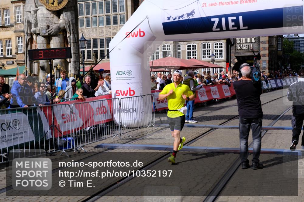 13.09.2026 - 21. swb-Marathon Bremen Tim E. http://msf.ph/oto/10352197 13.09.2026 12:33:42 Ziel  meine-sportfotos.de