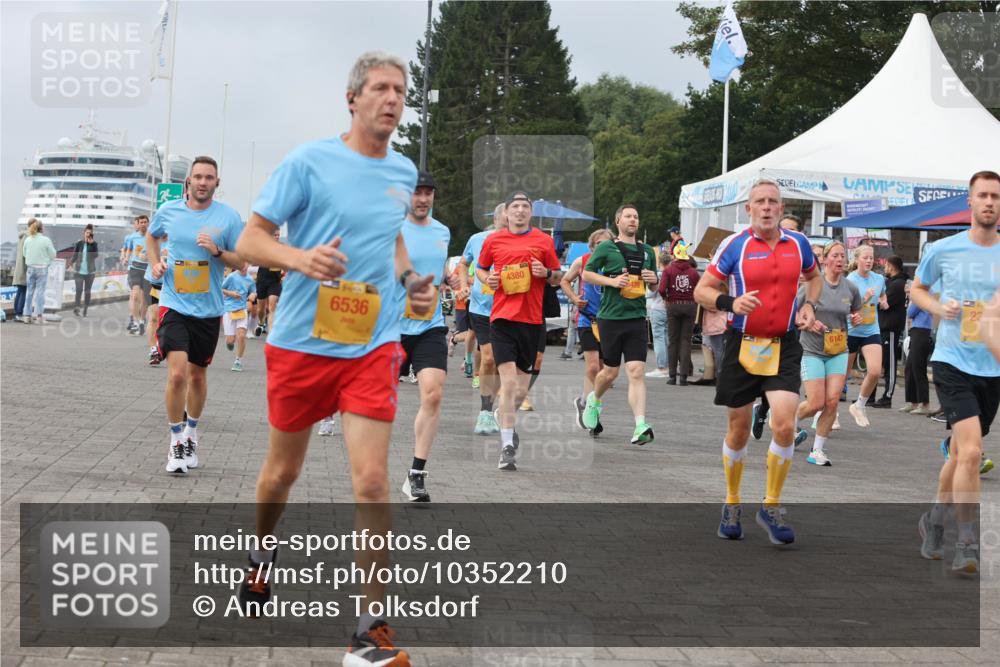 13.09.2026 - Kiel Lauf Andreas Tolksdorf http://msf.ph/oto/10352210 13.09.2026 09:56:25 Kiellinie 6536, 4380, 6147 meine-sportfotos.de