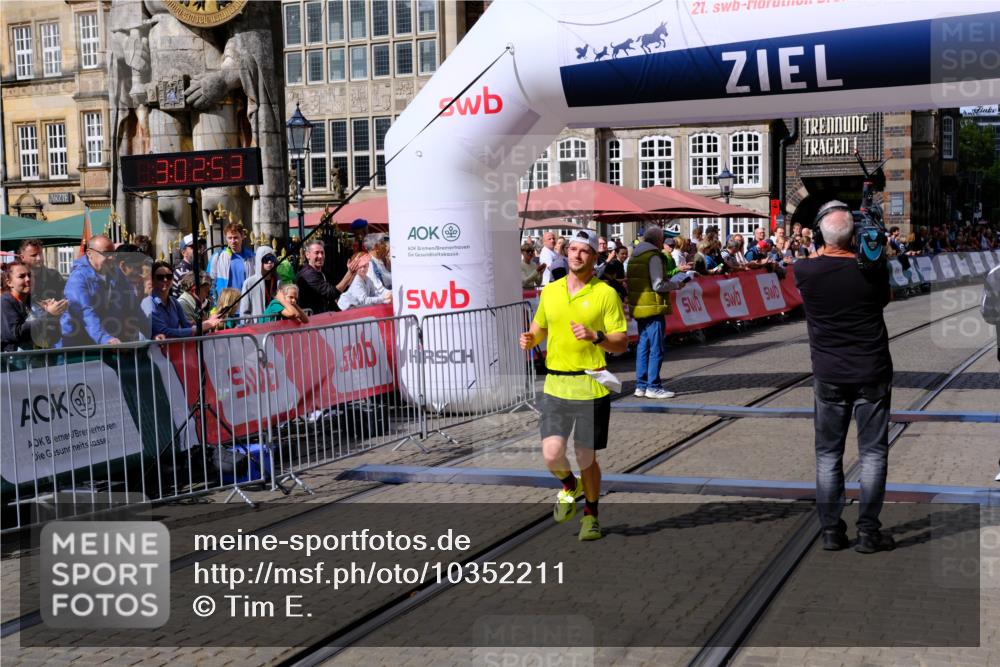 13.09.2026 - 21. swb-Marathon Bremen Tim E. http://msf.ph/oto/10352211 13.09.2026 12:33:42 Ziel  meine-sportfotos.de