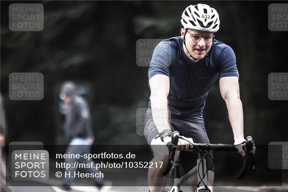 13.09.2026 - Stadtparktriathlon H.Heesch http://msf.ph/oto/10352217 13.09.2026 11:06:28 Radfahren 544, 632 meine-sportfotos.de