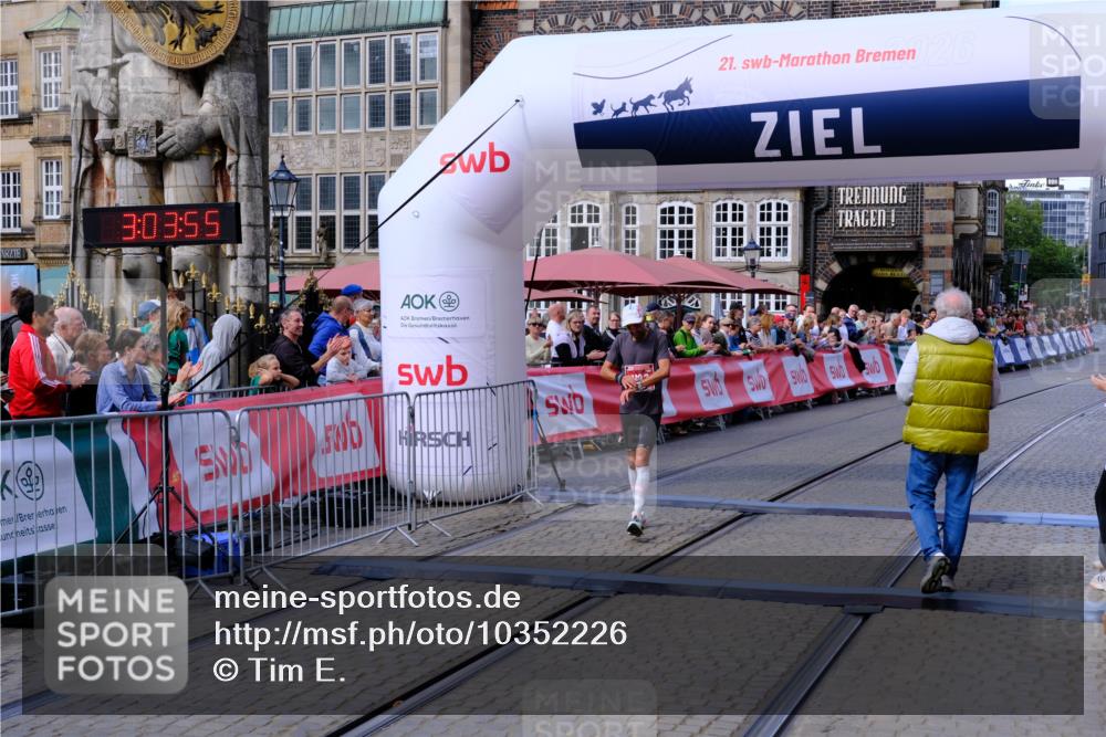 13.09.2026 - 21. swb-Marathon Bremen Tim E. http://msf.ph/oto/10352226 13.09.2026 12:34:45 Ziel 1154, 1997 meine-sportfotos.de