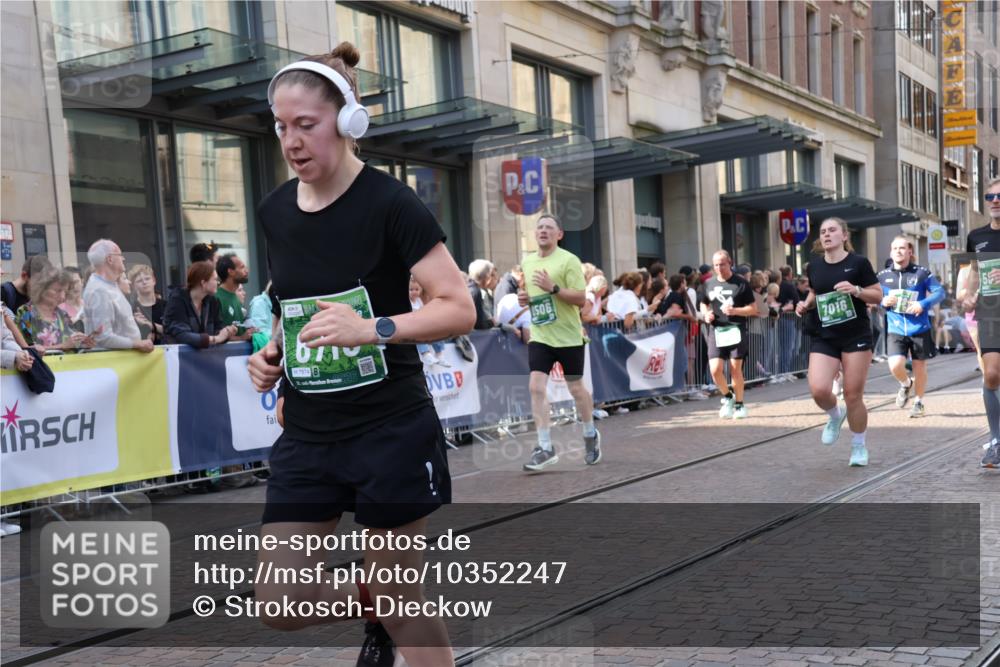 13.09.2026 - 21. swb-Marathon Bremen Strokosch-Dieckow http://msf.ph/oto/10352247 13.09.2026 13:32:28 Ziel 891, 1437, 1532, 2611, 2638, 3354, 3773, 3878, 3895, 3902, 4194, 4233, 4323, 4862, 5009, 5090, 5398, 5581, 5657, 6018, 6583, 6718, 6760, 6786, 7016, 7466, 7756, 7758, 7990, 8344, 8367, 8506, 8957, 9175, 9406, 9745, 10048, 13164, 13232, 13234, 13247, 287, 1369, 1687, 2292, 2293, 2910, 2992, 3402, 3429, 3441, 3650, 3922, 4057, 4263, 4380, 4471, 4566, 4655, 4835, 5281, 5628, 6258, 6475, 6518, 6593, 6760, 7182, 7818, 9394, 13182 meine-sportfotos.de