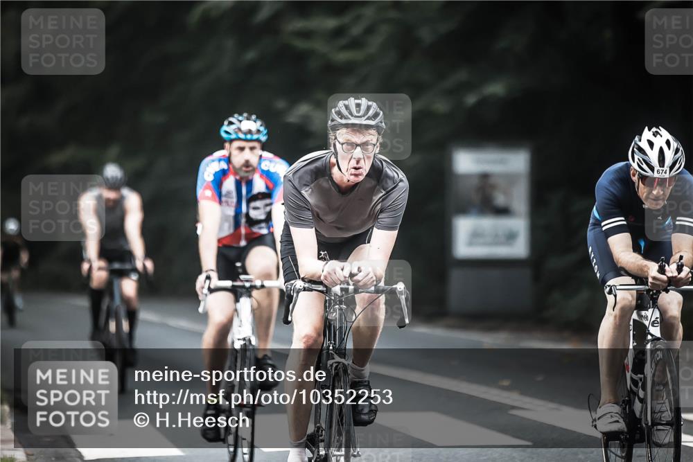 13.09.2026 - Stadtparktriathlon H.Heesch http://msf.ph/oto/10352253 13.09.2026 11:06:38 Radfahren 443, 611, 614, 634, 656, 674 meine-sportfotos.de