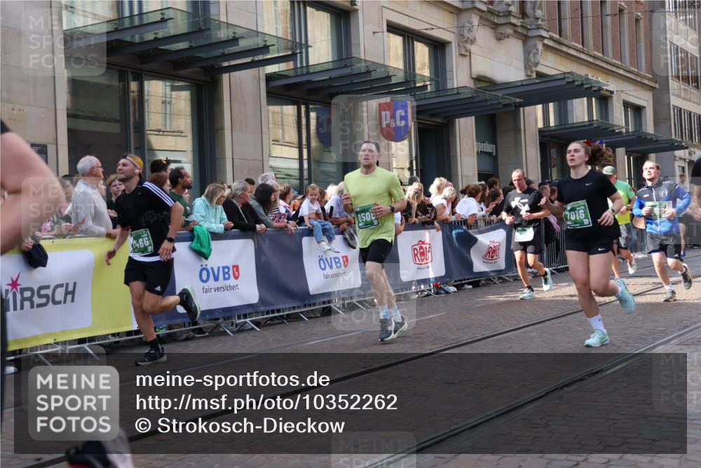 13.09.2026 - 21. swb-Marathon Bremen Strokosch-Dieckow http://msf.ph/oto/10352262 13.09.2026 13:32:28 Ziel 891, 1437, 1532, 2611, 2638, 3354, 3773, 3878, 3895, 3902, 4194, 4233, 4323, 4862, 5009, 5090, 5398, 5581, 5657, 6018, 6583, 6718, 6760, 6786, 7016, 7466, 7756, 7758, 7990, 8344, 8367, 8506, 8957, 9175, 9406, 9745, 10048, 13164, 13232, 13234, 13247, 287, 1369, 1687, 2292, 2293, 2910, 2992, 3402, 3429, 3441, 3650, 3922, 4057, 4263, 4380, 4471, 4566, 4655, 4835, 5281, 5628, 6258, 6475, 6518, 6593, 6760, 7182, 7818, 9394, 13182 meine-sportfotos.de