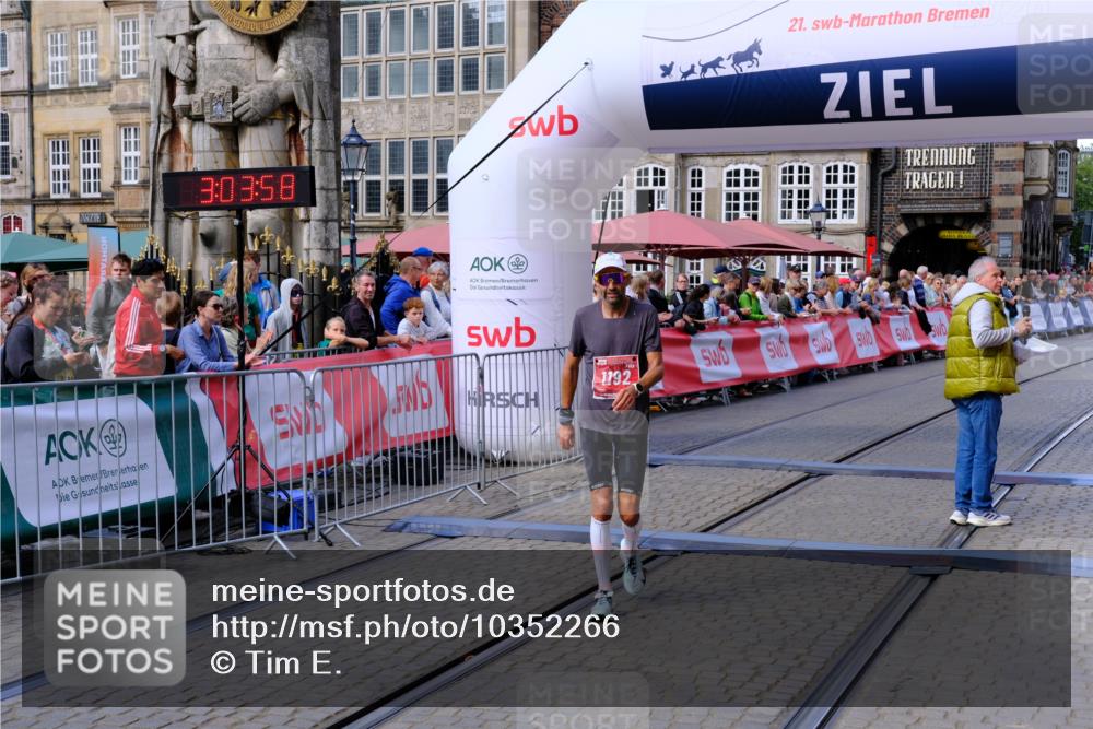 13.09.2026 - 21. swb-Marathon Bremen Tim E. http://msf.ph/oto/10352266 13.09.2026 12:34:47 Ziel 917, 1154, 1997 meine-sportfotos.de