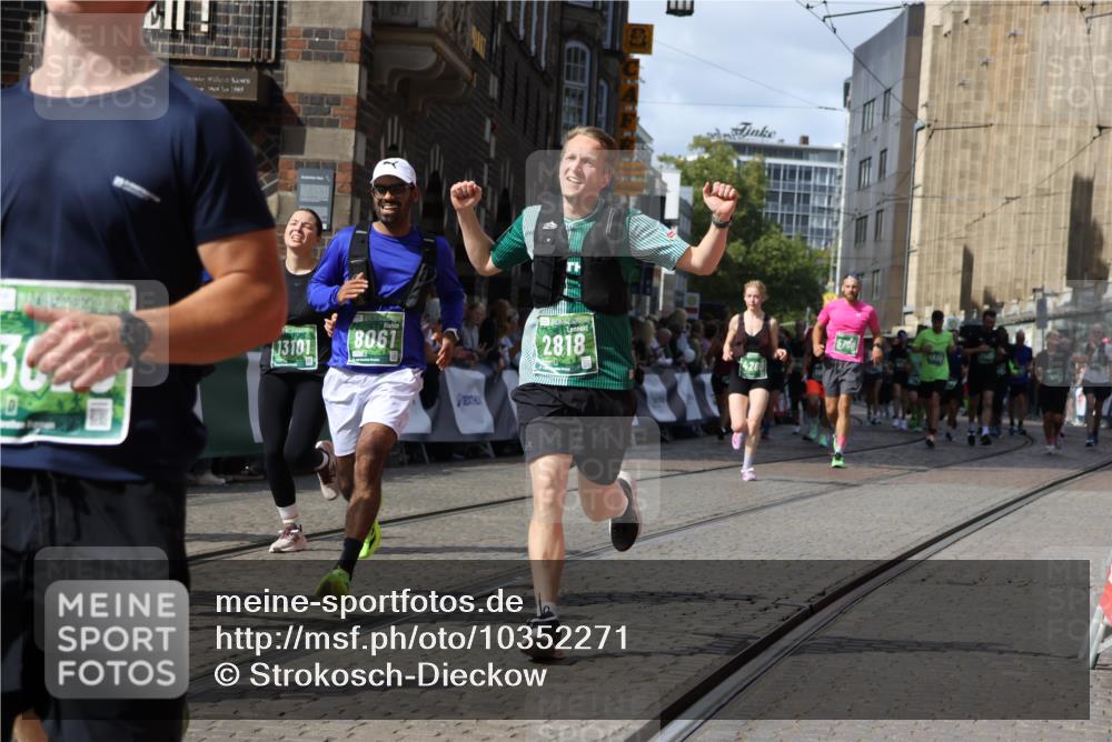 13.09.2026 - 21. swb-Marathon Bremen Strokosch-Dieckow http://msf.ph/oto/10352271 13.09.2026 13:33:09 Ziel 891, 1437, 1532, 2611, 2638, 3167, 3773, 3895, 3902, 4194, 4233, 4862, 5009, 5090, 5398, 5581, 5657, 6018, 6583, 6718, 6786, 6941, 7016, 7466, 7756, 7758, 8344, 8367, 8506, 9406, 9745, 10048, 13164, 13232, 13234, 13247, 831, 1124, 2283, 2393, 2980, 4052, 4243, 4260, 4492, 4536, 4565, 5040, 5324, 5560, 5660, 5790, 5861, 5862, 5914, 6421, 6614, 6777, 6915, 7145, 7421, 7467, 7789, 7830, 9206, 9616, 9856, 13101 meine-sportfotos.de