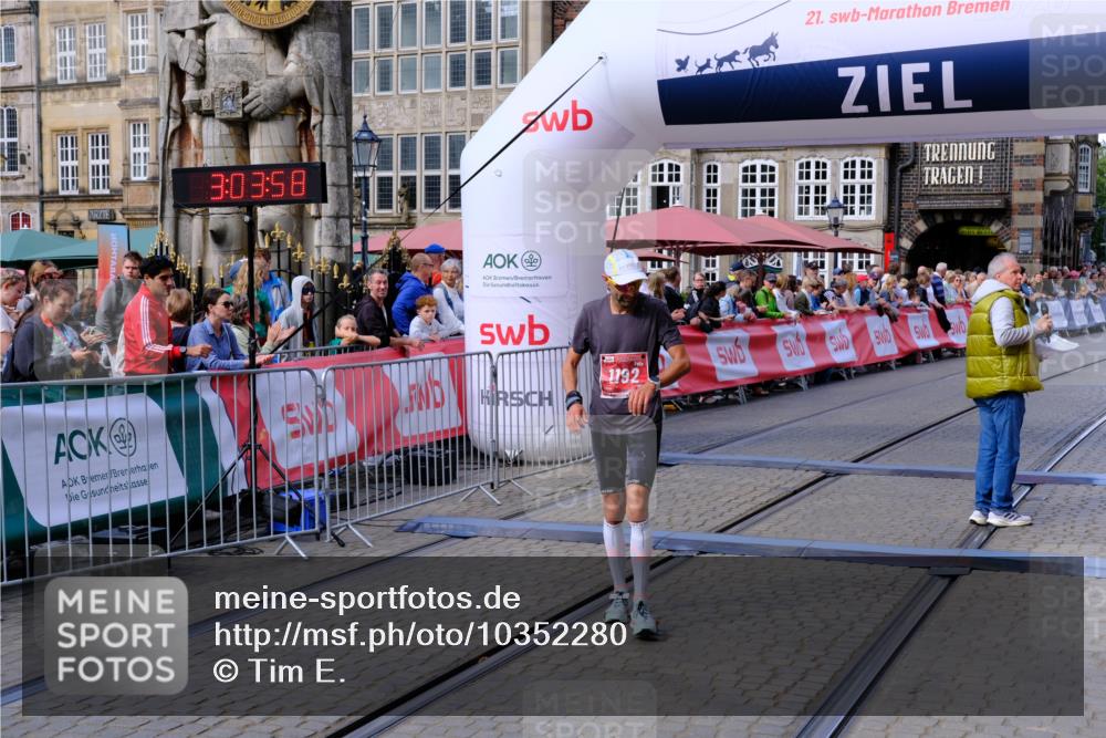13.09.2026 - 21. swb-Marathon Bremen Tim E. http://msf.ph/oto/10352280 13.09.2026 12:34:48 Ziel 917, 1154, 1997 meine-sportfotos.de