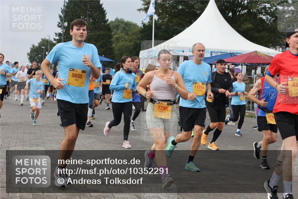13.09.2026 - Kiel Lauf Andreas Tolksdorf http://msf.ph/oto/10352291 13.09.2026 09:56:28 Kiellinie 138, 5655, 7199, 39, 7795, 11714, 43, 9770 meine-sportfotos.de