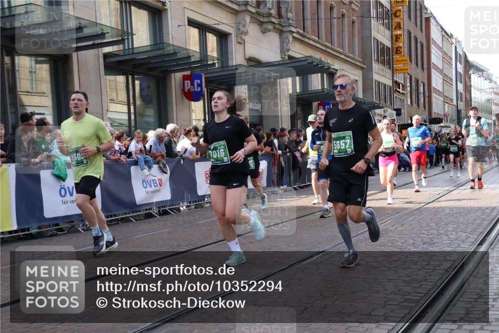 13.09.2026 - 21. swb-Marathon Bremen Strokosch-Dieckow http://msf.ph/oto/10352294 13.09.2026 13:32:29 Ziel 891, 1437, 1532, 2611, 2638, 3167, 3354, 3773, 3878, 3895, 3902, 4194, 4233, 4323, 4862, 5009, 5090, 5398, 5581, 5657, 6018, 6583, 6718, 6786, 6941, 7016, 7466, 7756, 7758, 8344, 8367, 8506, 9406, 9745, 10048, 13164, 13232, 13234, 13247, 287, 1369, 1687, 2292, 2293, 2910, 2992, 3402, 3429, 3441, 3650, 3922, 4057, 4263, 4380, 4471, 4566, 4655, 4835, 5281, 5628, 6258, 6475, 6518, 6593, 6760, 7182, 7818, 9394, 13182 meine-sportfotos.de