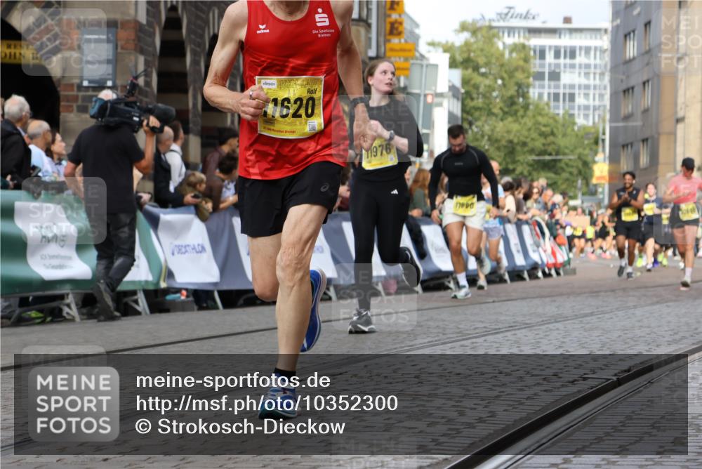 13.09.2026 - 21. swb-Marathon Bremen Strokosch-Dieckow http://msf.ph/oto/10352300 13.09.2026 10:55:09 Ziel 10589, 10608, 10646, 10704, 10901, 11040, 11174, 11569, 11620, 11860, 11874, 11889, 12313, 12519, 12800, 13526, 13592, 10725, 11014, 11466, 11631, 11910, 12201, 12218, 12258, 12549 meine-sportfotos.de
