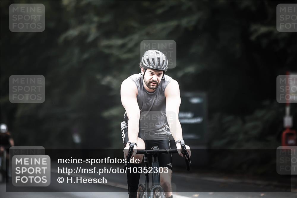 13.09.2026 - Stadtparktriathlon H.Heesch http://msf.ph/oto/10352303 13.09.2026 11:06:40 Radfahren 443, 550, 611, 614, 634, 656, 674 meine-sportfotos.de