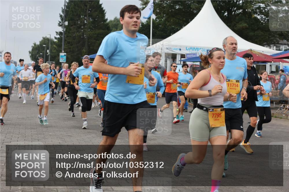 13.09.2026 - Kiel Lauf Andreas Tolksdorf http://msf.ph/oto/10352312 13.09.2026 09:56:29 Kiellinie 8305, 7199, 1439, 7795, 38, 11714 meine-sportfotos.de