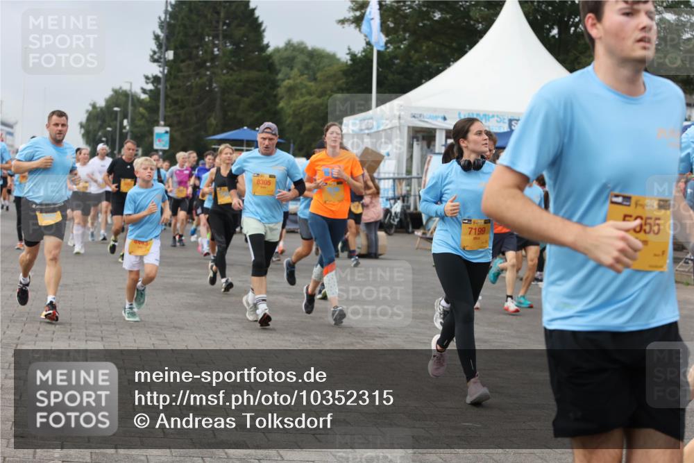 13.09.2026 - Kiel Lauf Andreas Tolksdorf http://msf.ph/oto/10352315 13.09.2026 09:56:29 Kiellinie 4443, 8305, 7199, 5055 meine-sportfotos.de