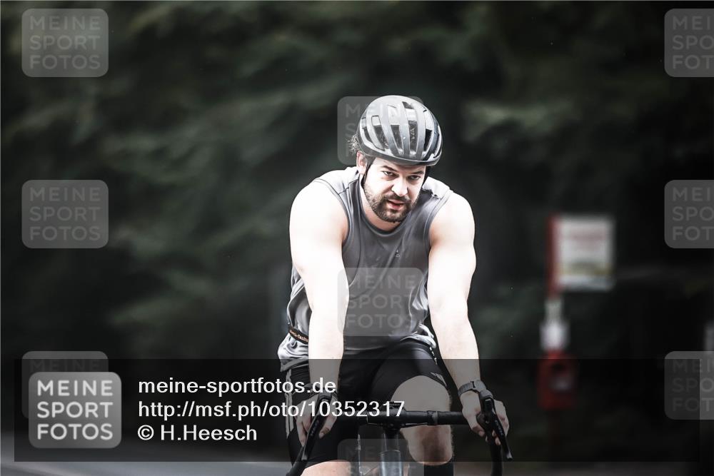 13.09.2026 - Stadtparktriathlon H.Heesch http://msf.ph/oto/10352317 13.09.2026 11:06:40 Radfahren 443, 550, 611, 614, 634, 656, 674 meine-sportfotos.de
