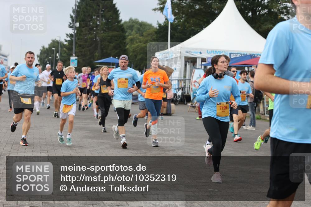 13.09.2026 - Kiel Lauf Andreas Tolksdorf http://msf.ph/oto/10352319 13.09.2026 09:56:29 Kiellinie 4443, 8305, 7199 meine-sportfotos.de