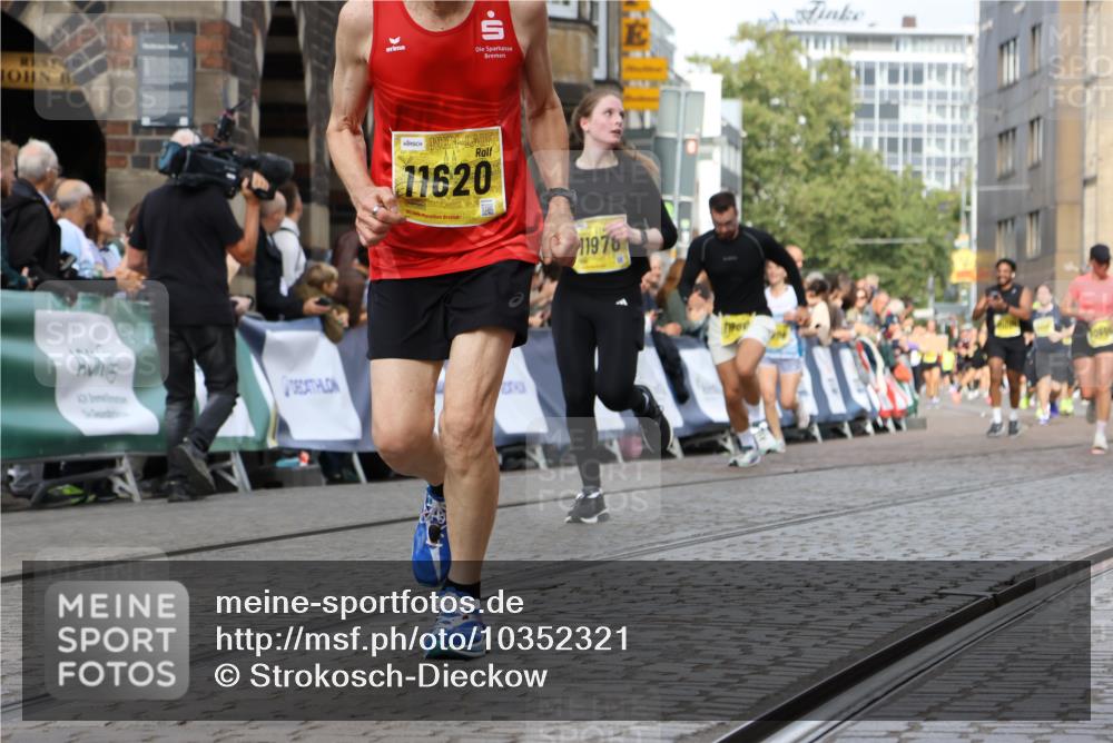 13.09.2026 - 21. swb-Marathon Bremen Strokosch-Dieckow http://msf.ph/oto/10352321 13.09.2026 10:55:09 Ziel 10589, 10608, 10646, 10704, 10901, 11040, 11174, 11569, 11620, 11860, 11874, 11889, 12313, 12519, 12800, 13526, 13592, 10725, 11014, 11466, 11631, 11910, 12201, 12218, 12258, 12549 meine-sportfotos.de