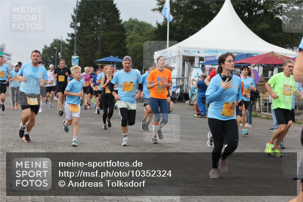 13.09.2026 - Kiel Lauf Andreas Tolksdorf http://msf.ph/oto/10352324 13.09.2026 09:56:29 Kiellinie 8305, 7199, 1639 meine-sportfotos.de