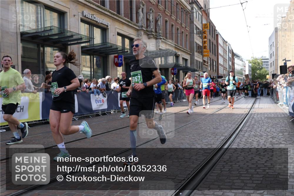 13.09.2026 - 21. swb-Marathon Bremen Strokosch-Dieckow http://msf.ph/oto/10352336 13.09.2026 13:32:29 Ziel 891, 1437, 1532, 2611, 2638, 3167, 3354, 3773, 3878, 3895, 3902, 4194, 4233, 4323, 4862, 5009, 5090, 5398, 5581, 5657, 6018, 6583, 6718, 6786, 6941, 7016, 7466, 7756, 7758, 8344, 8367, 8506, 9406, 9745, 10048, 13164, 13232, 13234, 13247, 287, 1369, 1687, 2292, 2293, 2910, 2992, 3402, 3429, 3441, 3650, 3922, 4057, 4263, 4380, 4471, 4566, 4655, 4835, 5281, 5628, 6258, 6475, 6518, 6593, 6760, 7182, 7818, 9394, 13182 meine-sportfotos.de