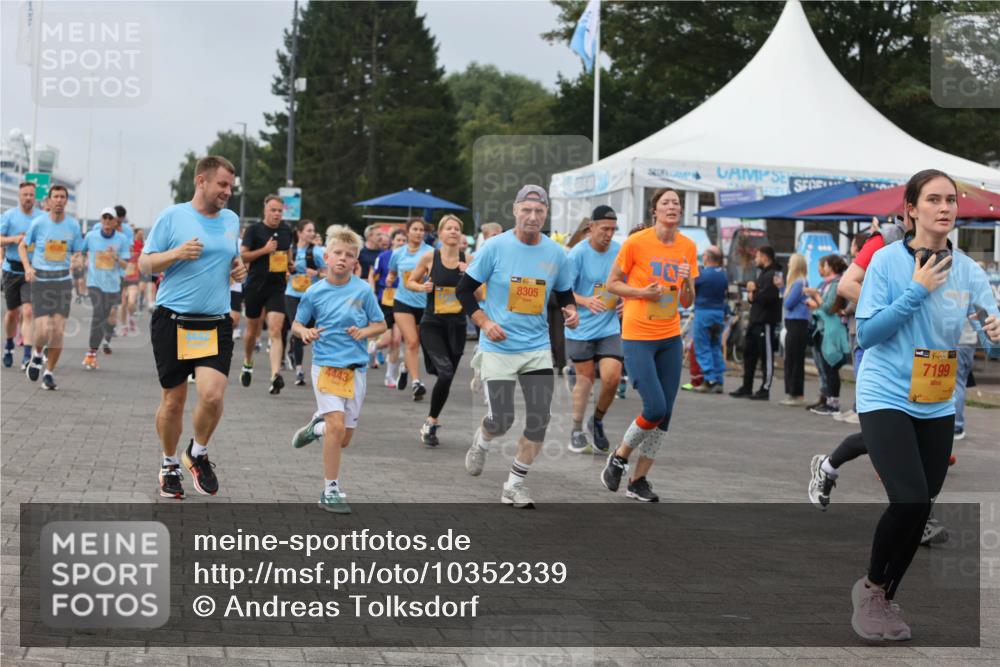 13.09.2026 - Kiel Lauf Andreas Tolksdorf http://msf.ph/oto/10352339 13.09.2026 09:56:30 Kiellinie 4443, 8305, 7199 meine-sportfotos.de