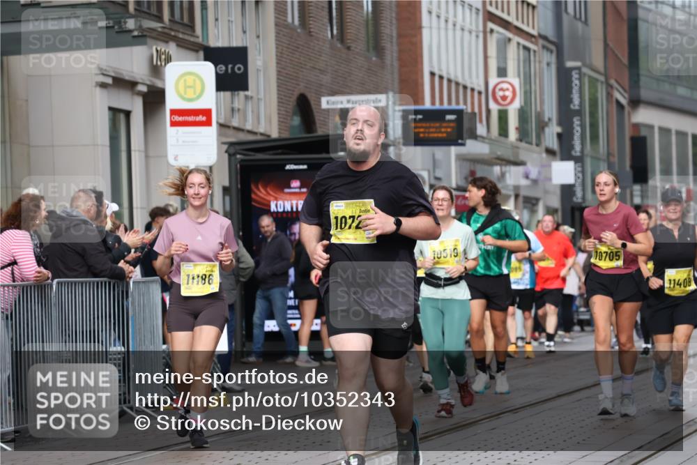 13.09.2026 - 21. swb-Marathon Bremen Strokosch-Dieckow http://msf.ph/oto/10352343 13.09.2026 11:14:22 Ziel 10303, 10519, 10557, 10705, 10722, 10776, 10805, 11041, 11097, 11098, 11140, 11186, 11288, 11408, 11876, 12112, 12191, 12193, 12431, 10303, 10395, 10396, 10402, 10586, 10784, 10854, 11027, 11041, 11140, 11173, 11233, 11363, 11535, 11703, 11864, 11902, 12100 meine-sportfotos.de