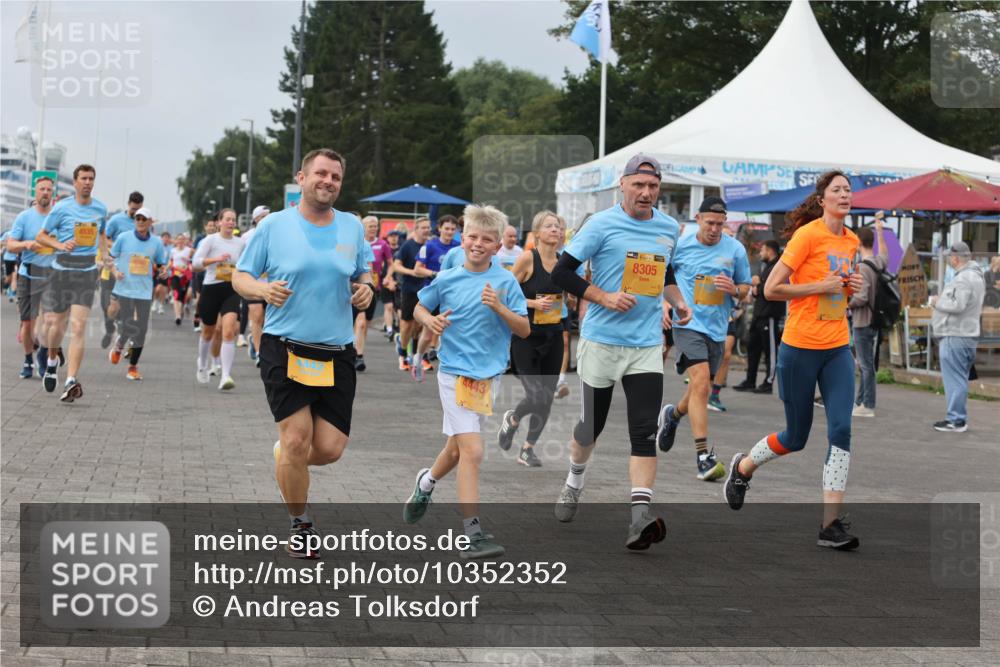 13.09.2026 - Kiel Lauf Andreas Tolksdorf http://msf.ph/oto/10352352 13.09.2026 09:56:30 Kiellinie 4535, 4443, 8305 meine-sportfotos.de