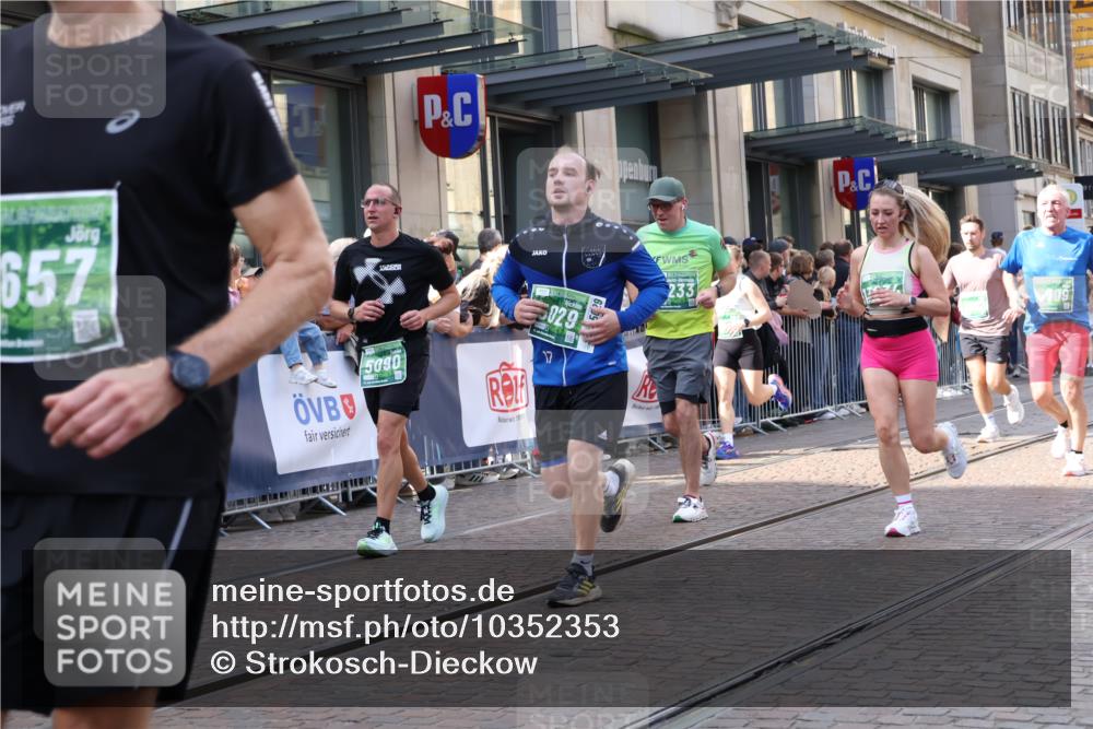 13.09.2026 - 21. swb-Marathon Bremen Strokosch-Dieckow http://msf.ph/oto/10352353 13.09.2026 13:32:30 Ziel 891, 1437, 1532, 2611, 2638, 3167, 3354, 3773, 3878, 3895, 3902, 4194, 4233, 4323, 4862, 5009, 5090, 5398, 5581, 5657, 5706, 6018, 6583, 6718, 6786, 6941, 7016, 7466, 7756, 7758, 8344, 8367, 8506, 9406, 9745, 9829, 10048, 13164, 13232, 13234, 13247, 287, 1369, 1687, 2292, 2293, 2910, 2992, 3402, 3429, 3441, 3650, 3878, 3922, 4057, 4263, 4380, 4471, 4566, 4655, 4835, 5281, 5628, 6258, 6475, 6518, 6593, 6760, 7182, 7818, 9394, 13182 meine-sportfotos.de
