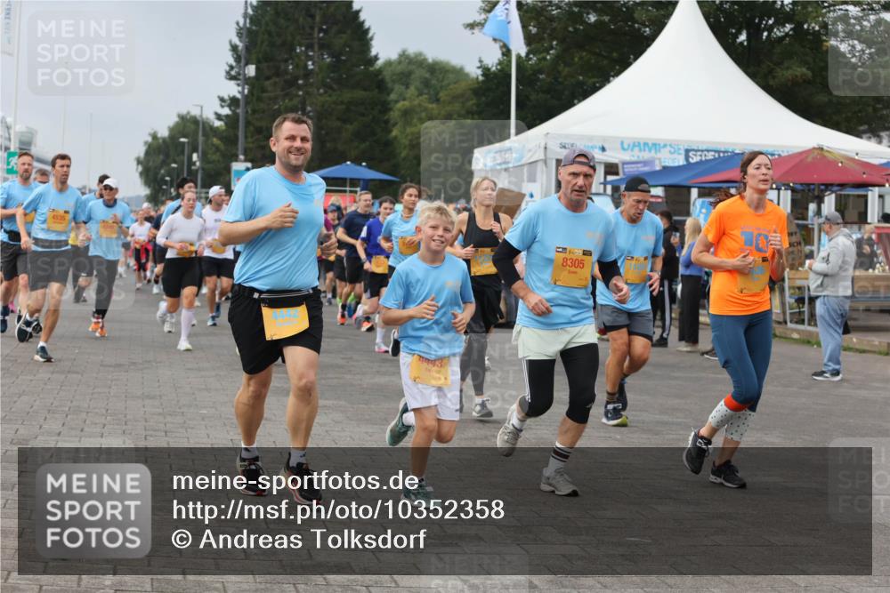 13.09.2026 - Kiel Lauf Andreas Tolksdorf http://msf.ph/oto/10352358 13.09.2026 09:56:30 Kiellinie 4535, 4443, 38, 8305 meine-sportfotos.de