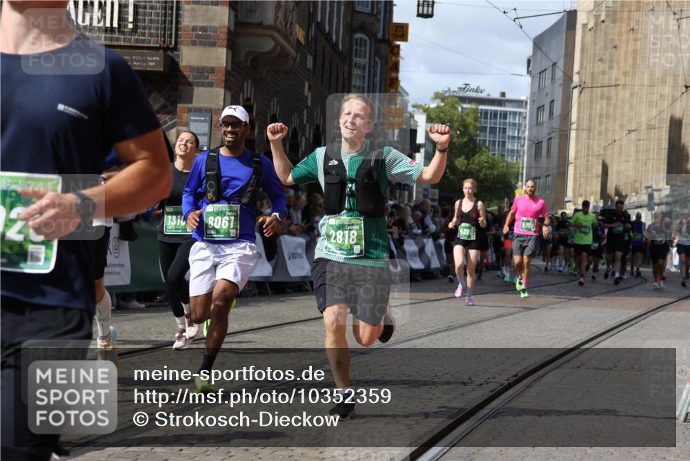13.09.2026 - 21. swb-Marathon Bremen Strokosch-Dieckow http://msf.ph/oto/10352359 13.09.2026 13:33:09 Ziel 891, 1437, 1532, 2611, 2638, 3167, 3773, 3895, 3902, 4194, 4233, 4862, 5009, 5090, 5398, 5581, 5657, 6018, 6583, 6718, 6786, 6941, 7016, 7466, 7756, 7758, 8344, 8367, 8506, 9406, 9745, 10048, 13164, 13232, 13234, 13247, 831, 1124, 2283, 2393, 2980, 4052, 4243, 4260, 4492, 4536, 4565, 5040, 5324, 5560, 5660, 5790, 5861, 5862, 5914, 6421, 6614, 6777, 6915, 7145, 7421, 7467, 7789, 7830, 9206, 9616, 9856, 13101 meine-sportfotos.de