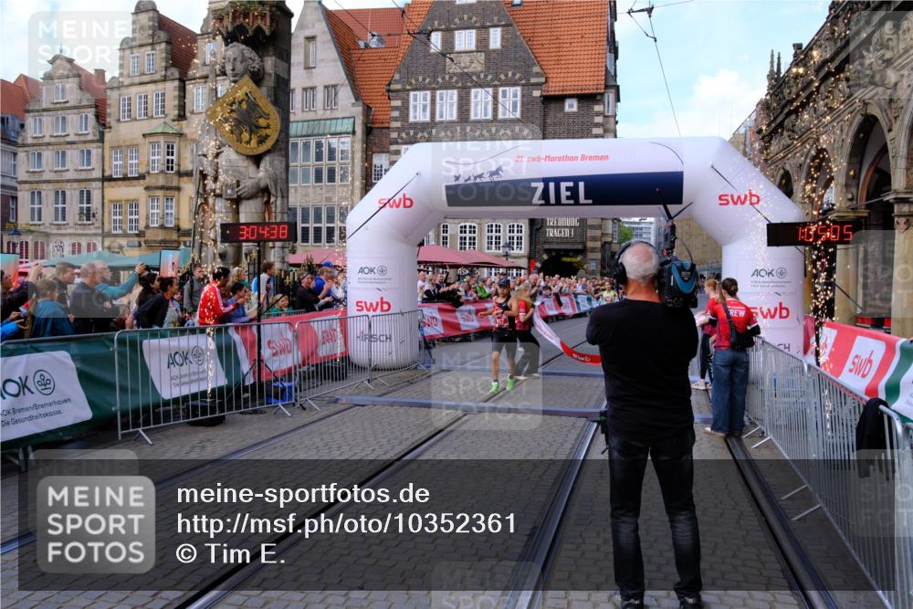 13.09.2026 - 21. swb-Marathon Bremen Tim E. http://msf.ph/oto/10352361 13.09.2026 12:35:27 Ziel 1028 meine-sportfotos.de