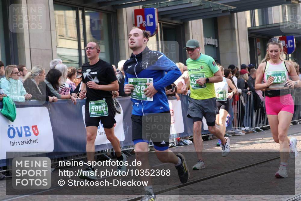 13.09.2026 - 21. swb-Marathon Bremen Strokosch-Dieckow http://msf.ph/oto/10352368 13.09.2026 13:32:30 Ziel 891, 1437, 1532, 2611, 2638, 3167, 3354, 3773, 3878, 3895, 3902, 4194, 4233, 4323, 4862, 5009, 5090, 5398, 5581, 5657, 5706, 6018, 6583, 6718, 6786, 6941, 7016, 7466, 7756, 7758, 8344, 8367, 8506, 9406, 9745, 9829, 10048, 13164, 13232, 13234, 13247, 287, 1369, 1687, 2292, 2293, 2910, 2992, 3402, 3429, 3441, 3650, 3878, 3922, 4057, 4263, 4380, 4471, 4566, 4655, 4835, 5281, 5628, 6258, 6475, 6518, 6593, 6760, 7182, 7818, 9394, 13182 meine-sportfotos.de