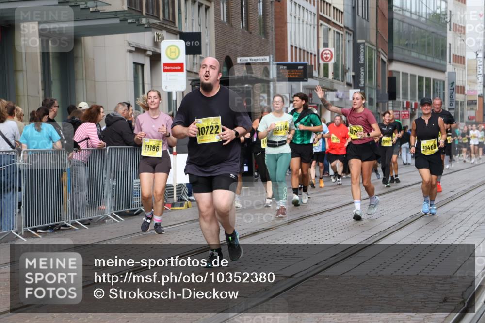 13.09.2026 - 21. swb-Marathon Bremen Strokosch-Dieckow http://msf.ph/oto/10352380 13.09.2026 11:14:23 Ziel 10519, 10557, 10705, 10722, 10776, 10805, 11097, 11098, 11186, 11288, 11408, 11876, 12112, 12191, 12193, 12431, 10303, 10395, 10396, 10402, 10586, 10784, 10854, 11027, 11041, 11140, 11173, 11233, 11363, 11535, 11703, 11864, 11902, 12100, 12431 meine-sportfotos.de