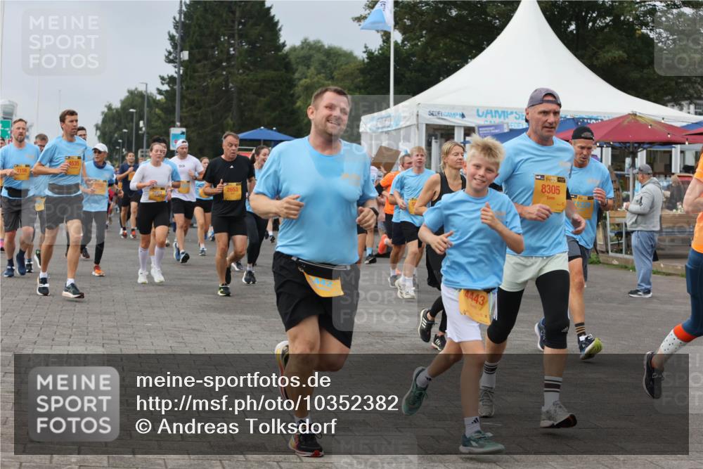 13.09.2026 - Kiel Lauf Andreas Tolksdorf http://msf.ph/oto/10352382 13.09.2026 09:56:31 Kiellinie 7156, 4535, 9200, 2653, 4443, 38, 8305 meine-sportfotos.de